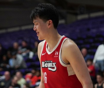 足球新闻-创G联赛生涯新高！杨瀚森大发神威，但球队惜败！