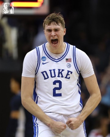 国际足联-疯狂三月来袭！独行侠晒出球员们大学时期帅照！