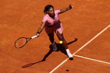 世界杯赛程-罗马首秀不敌红土新贵 小威未能用胜利告别“一千”